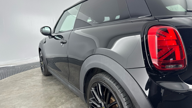 MINI Hatchback 135kW Cooper S Level 2 33kWh 3dr Auto Electric Hatchback